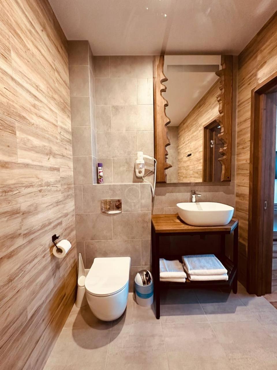 Фільварок Кмитів Hotel Velyki Kosharishcha Eksteriør billede