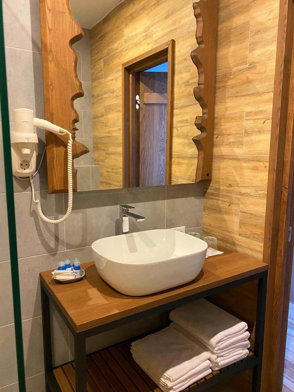 Фільварок Кмитів Hotel Velyki Kosharishcha Eksteriør billede