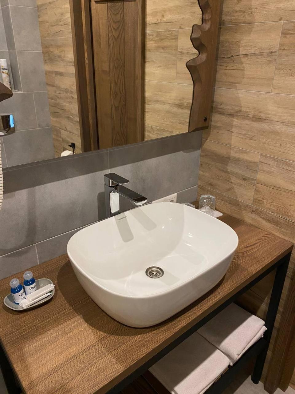 Фільварок Кмитів Hotel Velyki Kosharishcha Eksteriør billede