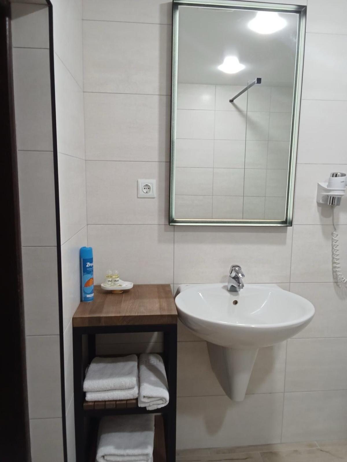 Фільварок Кмитів Hotel Velyki Kosharishcha Eksteriør billede